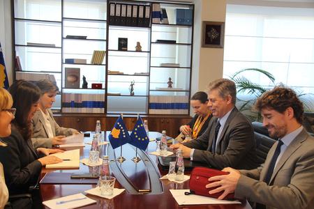 2. Head of EULEX meets the Minister of Justice to discuss cooperation in the rule of law in Kosovo
