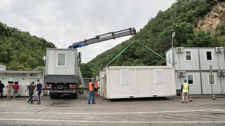 01. EULEX donates containers to Crossing Point Končulj /Dheu i Bardhë