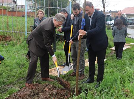 05. EULEX contributes to making greener schoolyards in Obiliq/Obilić