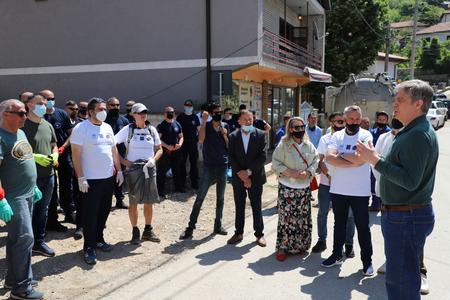 Volunteers from EULEX, UNMIK and “Let's do it Kosova” NGO mark the World...