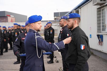 10. Gendarmes...