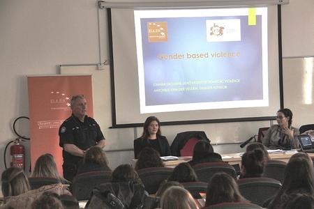 2. EULEX-i ndihmon në rritjen e vetëdijesimit për dhunën në bazë gjinore në Universitetet e Prishtinës dhe Prizrenit