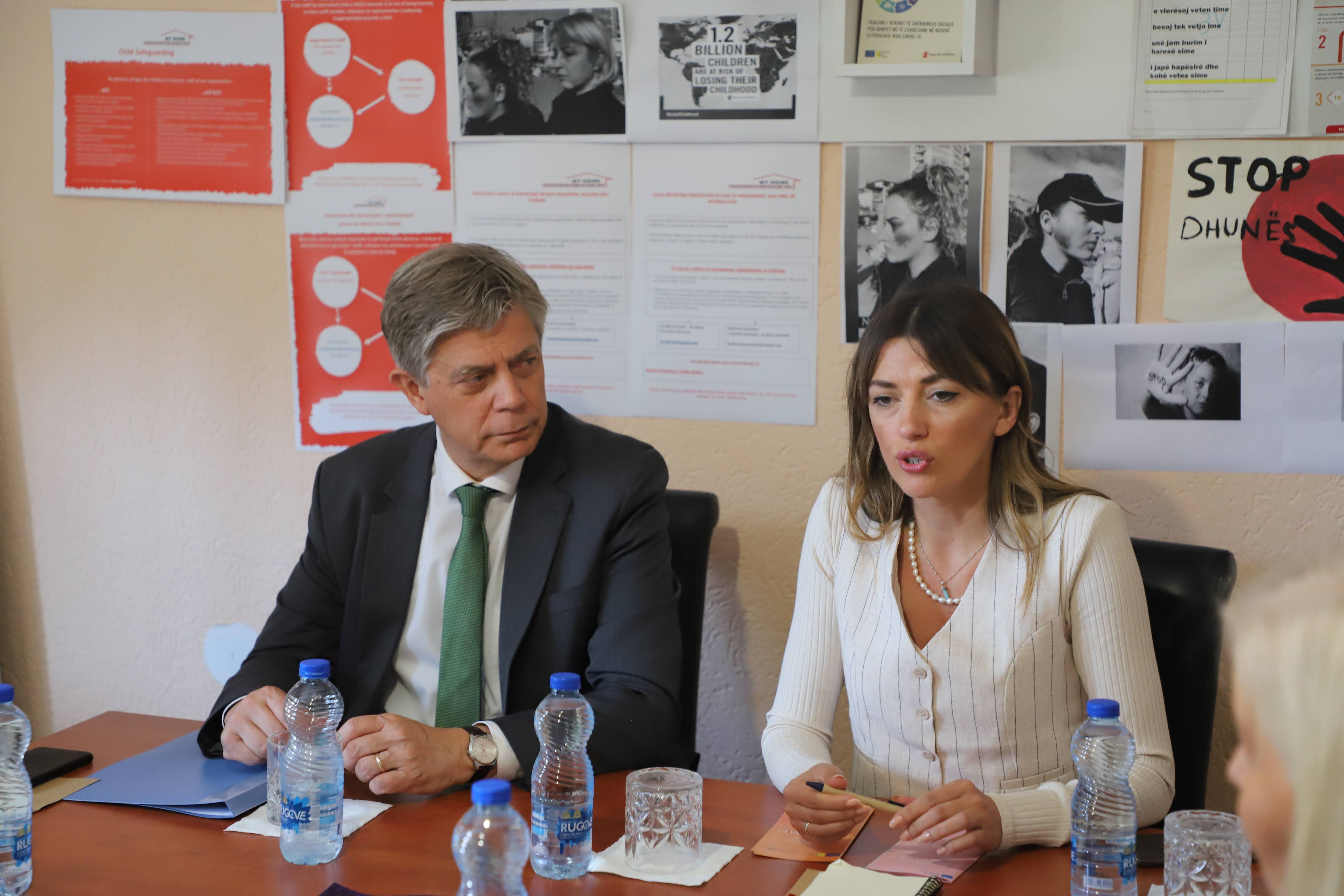 Shefi i EULEX-it dhe Ministrja e Kosovës për Drejtësi vizitojnë Qendrën për mbrojtjen e grave dhe fëmijëve – Shtëpia ime në Ferizaj 