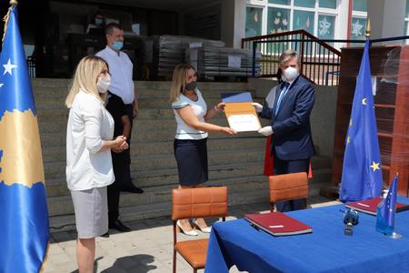 EULEX donates IT and office equipment to Iliria elementary school
