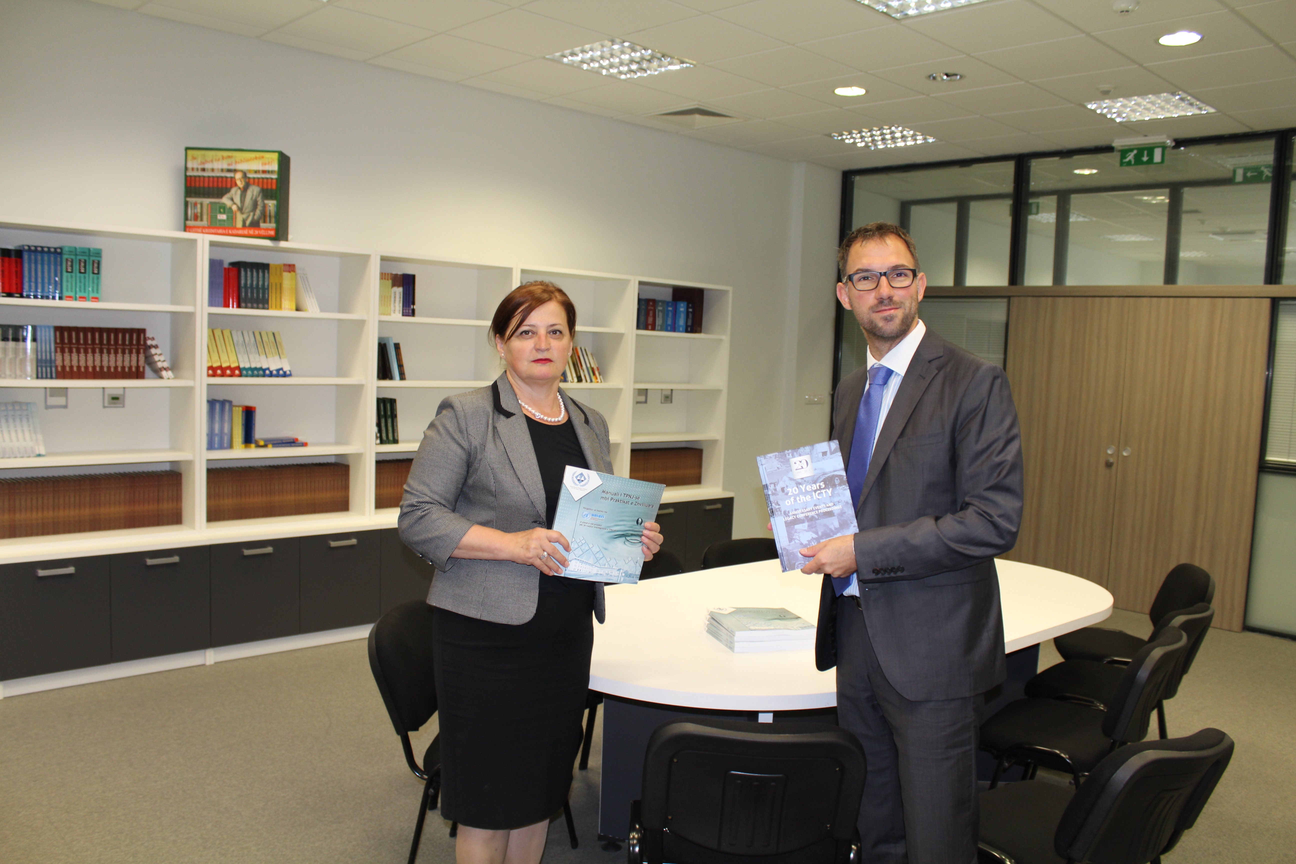 Donacioni i dytë i librave për bibliotekën e Gjykatës së Apelit