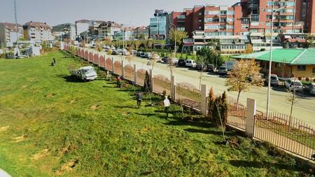 Duke e bërë Qendrën e Studentëve në Prishtinë më të gjelbër: Iniciativa për mbjelljen e fidanëve nga EULEX-i dhe “Keep it Green”